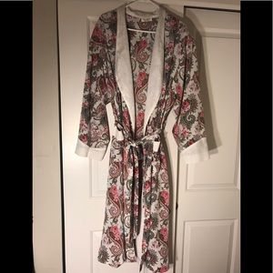 🔆 SALE!!! Victoria’s Secret satin kimono robe